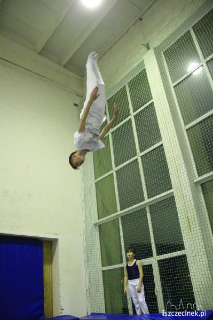 Zawody w skokach na trampolinie 20.12.2012