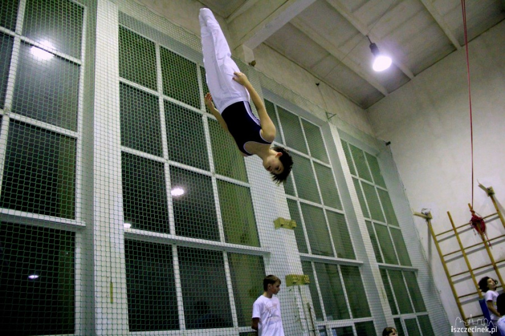 Zawody w skokach na trampolinie 20.12.2012