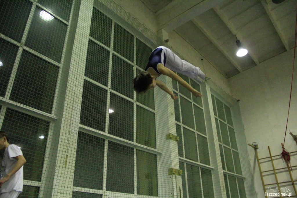 Zawody w skokach na trampolinie 20.12.2012