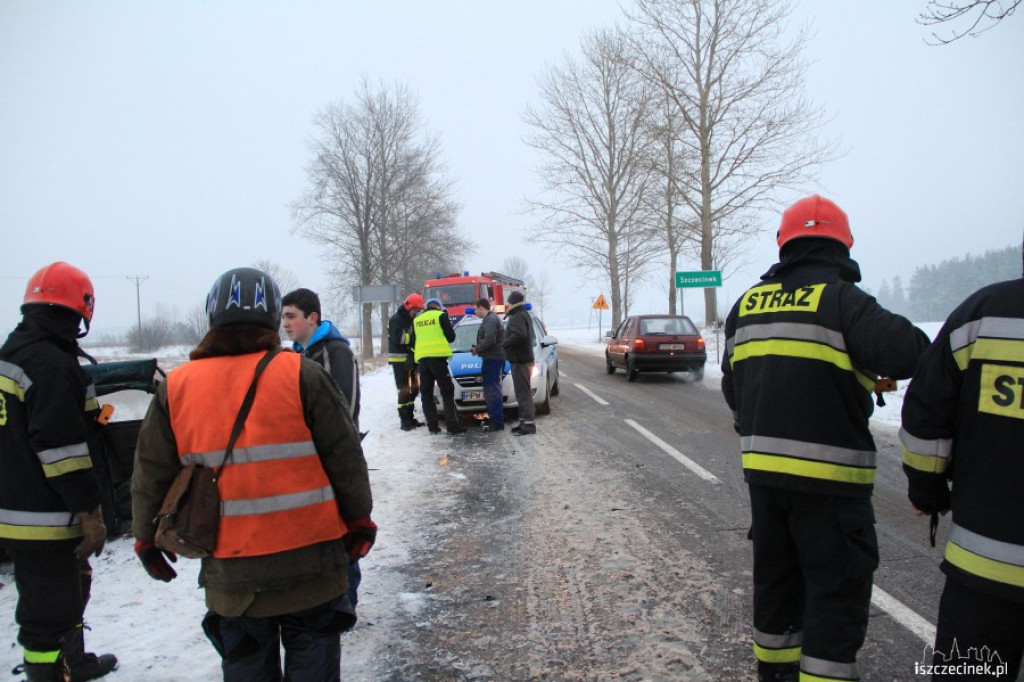 Zderzenie Tico z busem za Trzesieką 8.01.2013