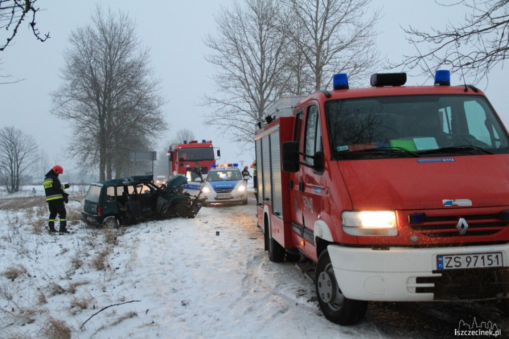 Zderzenie Tico z busem za Trzesieką 8.01.2013