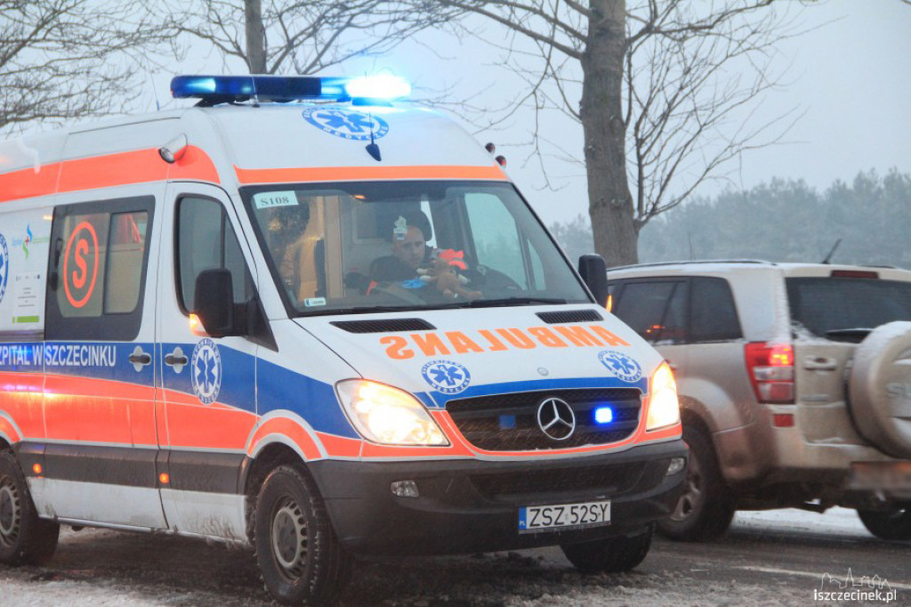 Zderzenie Tico z busem za Trzesieką 8.01.2013