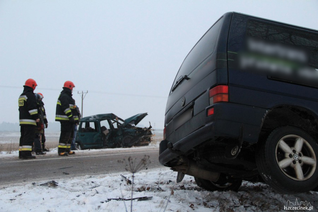Zderzenie Tico z busem za Trzesieką 8.01.2013