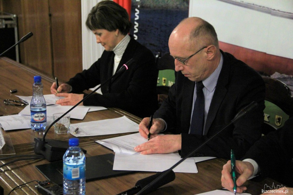 Podpisanie porozumienia pomiędzy Burmistrzem Szczecinka a Kronospan Szczecinek