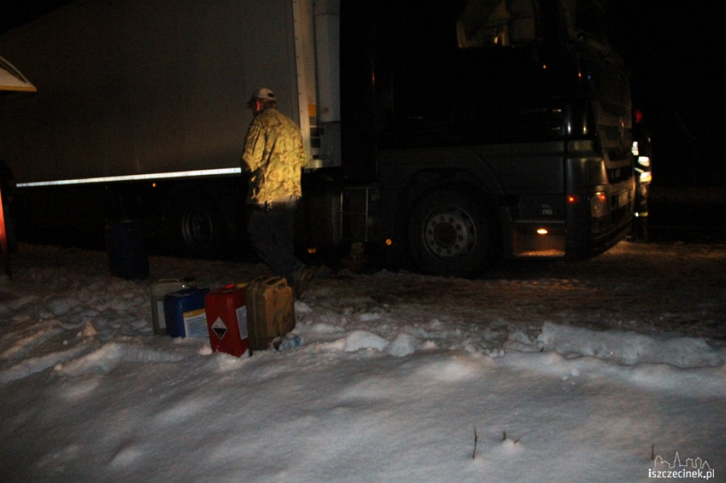 Wyciek oleju napędowego z ciężarówki w miejscowości Jeleń 16.01.2013