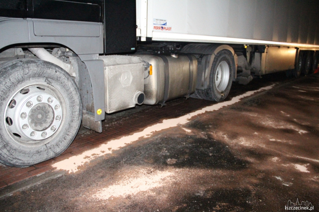 Wyciek oleju napędowego z ciężarówki w miejscowości Jeleń 16.01.2013