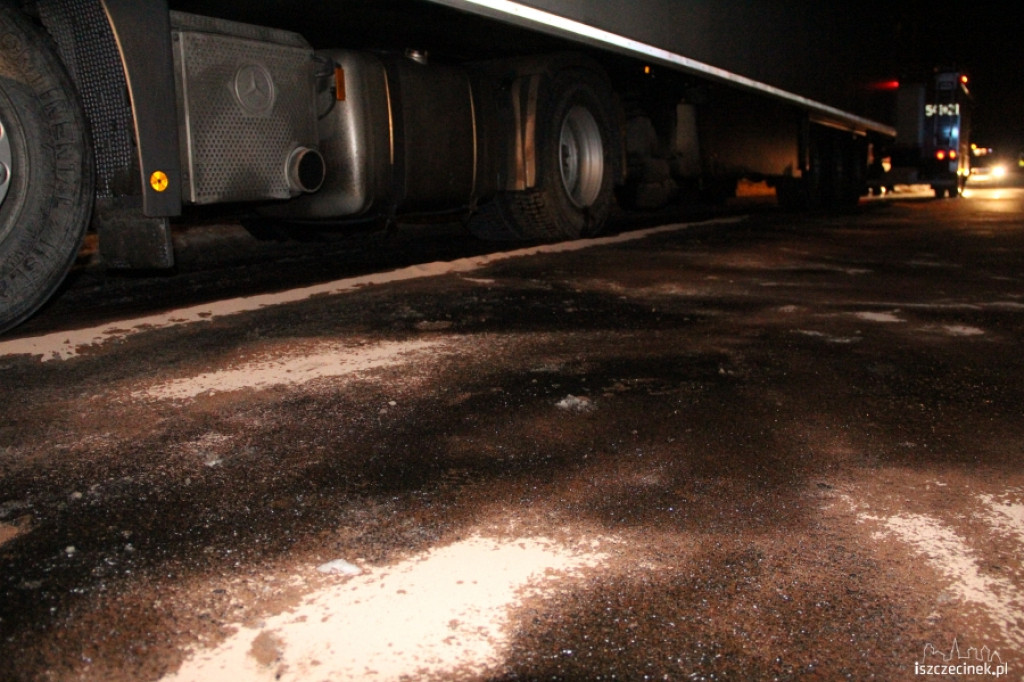 Wyciek oleju napędowego z ciężarówki w miejscowości Jeleń 16.01.2013