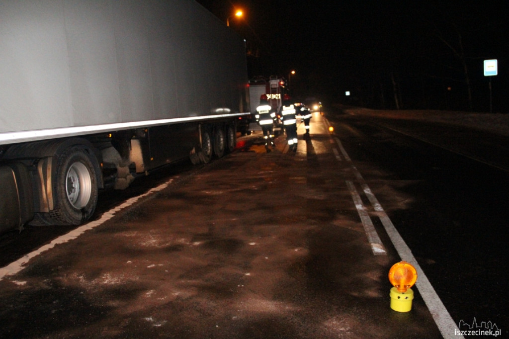 Wyciek oleju napędowego z ciężarówki w miejscowości Jeleń 16.01.2013