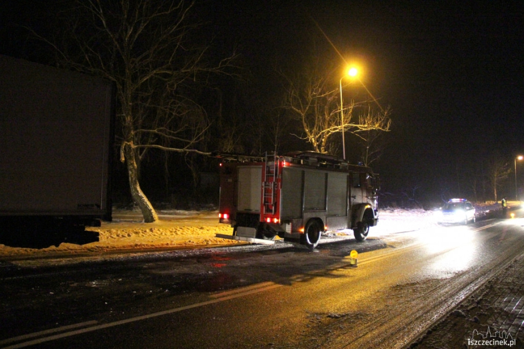 Wyciek oleju napędowego z ciężarówki w miejscowości Jeleń 16.01.2013