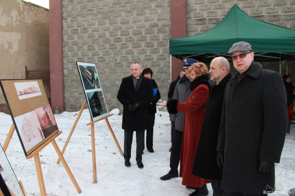 Wmurowano kamień węgielny pod nowy budynek sądu 21.01.2013