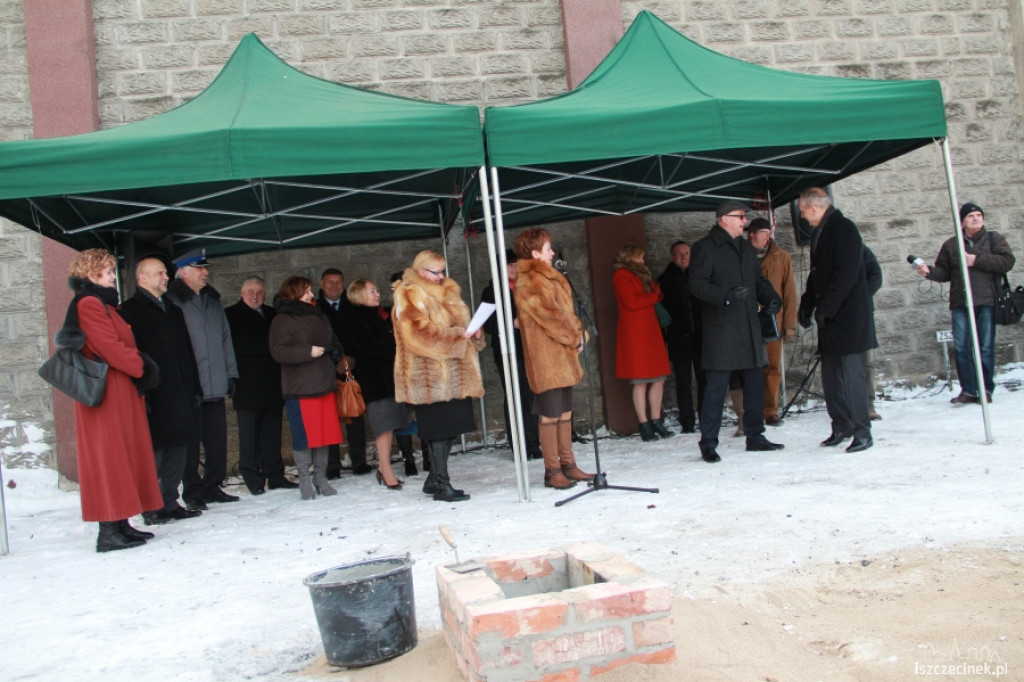 Wmurowano kamień węgielny pod nowy budynek sądu 21.01.2013