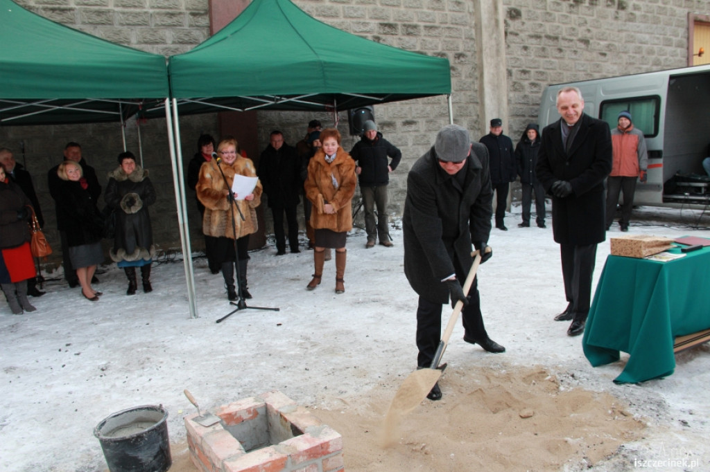 Wmurowano kamień węgielny pod nowy budynek sądu 21.01.2013