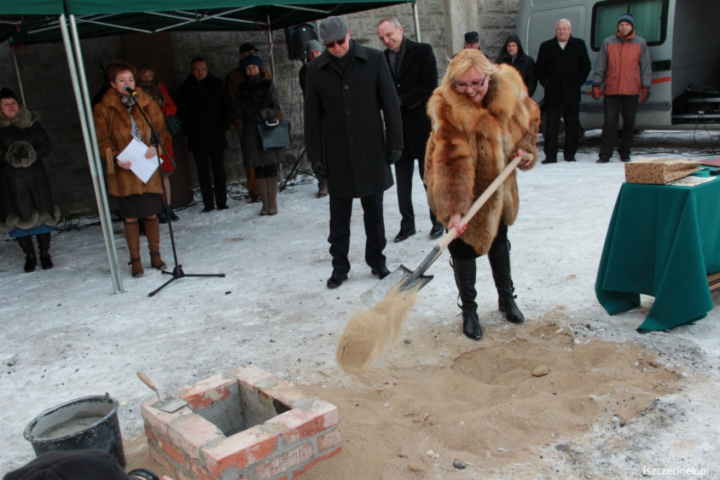 Wmurowano kamień węgielny pod nowy budynek sądu 21.01.2013