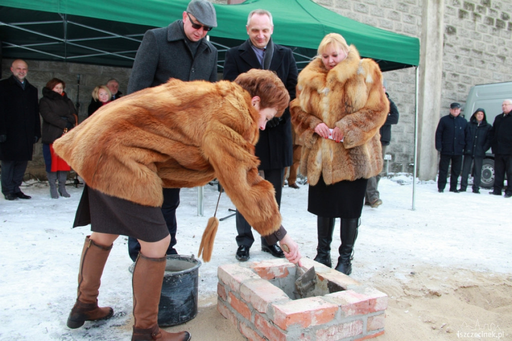 Wmurowano kamień węgielny pod nowy budynek sądu 21.01.2013