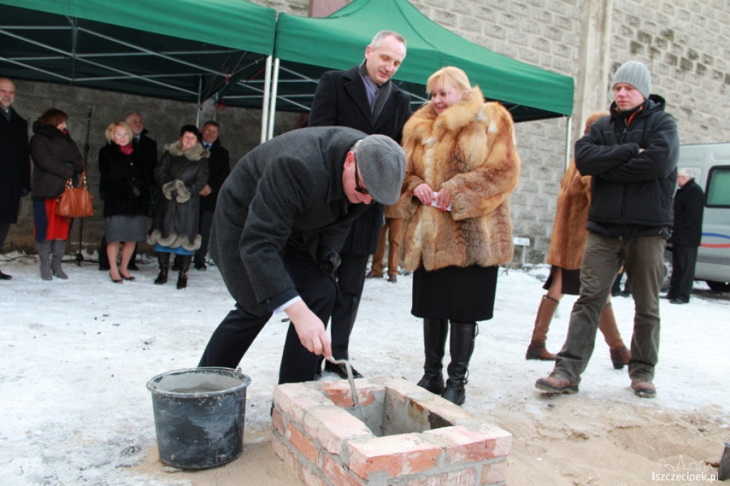 Wmurowano kamień węgielny pod nowy budynek sądu 21.01.2013