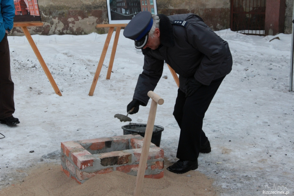 Wmurowano kamień węgielny pod nowy budynek sądu 21.01.2013