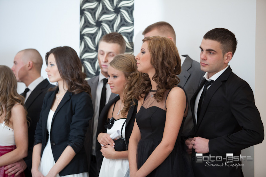 Licealiści ZS nr 1 im. KEN w Szczecinku na studniówce - fot. Sławomir Kłuciejasz www.FOTO-ESKA.pl