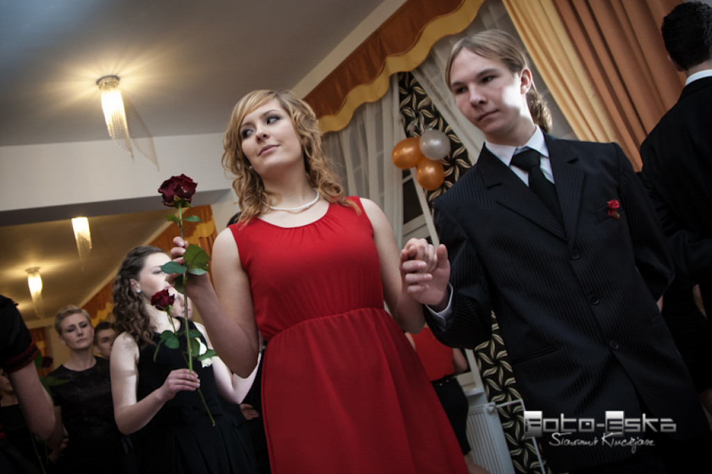 Licealiści ZS nr 1 im. KEN w Szczecinku na studniówce - fot. Sławomir Kłuciejasz www.FOTO-ESKA.pl