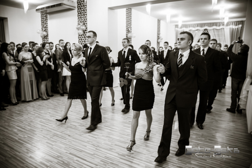 Licealiści ZS nr 1 im. KEN w Szczecinku na studniówce - fot. Sławomir Kłuciejasz www.FOTO-ESKA.pl