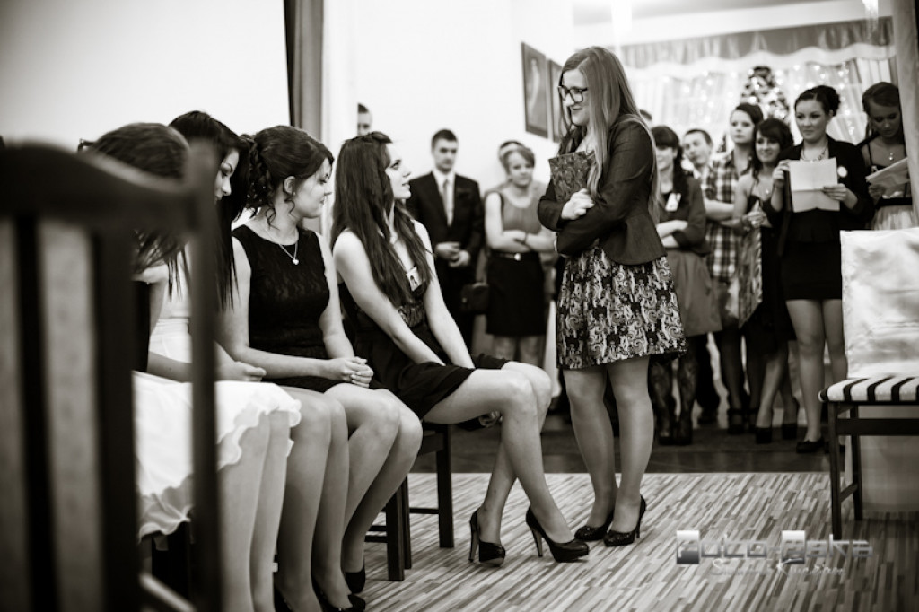 Licealiści ZS nr 1 im. KEN w Szczecinku na studniówce - fot. Sławomir Kłuciejasz www.FOTO-ESKA.pl