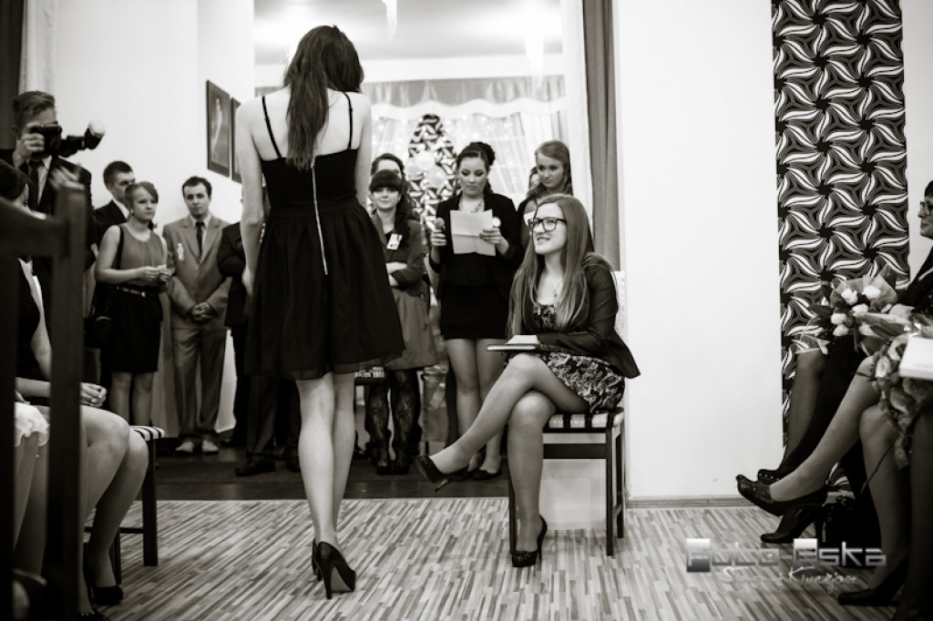 Licealiści ZS nr 1 im. KEN w Szczecinku na studniówce - fot. Sławomir Kłuciejasz www.FOTO-ESKA.pl