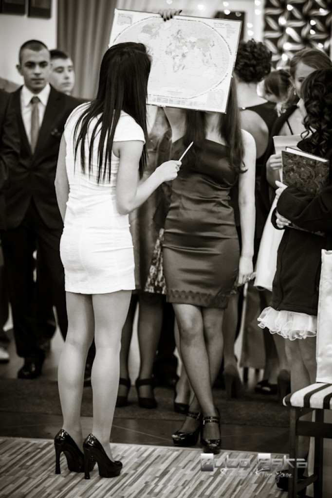 Licealiści ZS nr 1 im. KEN w Szczecinku na studniówce - fot. Sławomir Kłuciejasz www.FOTO-ESKA.pl