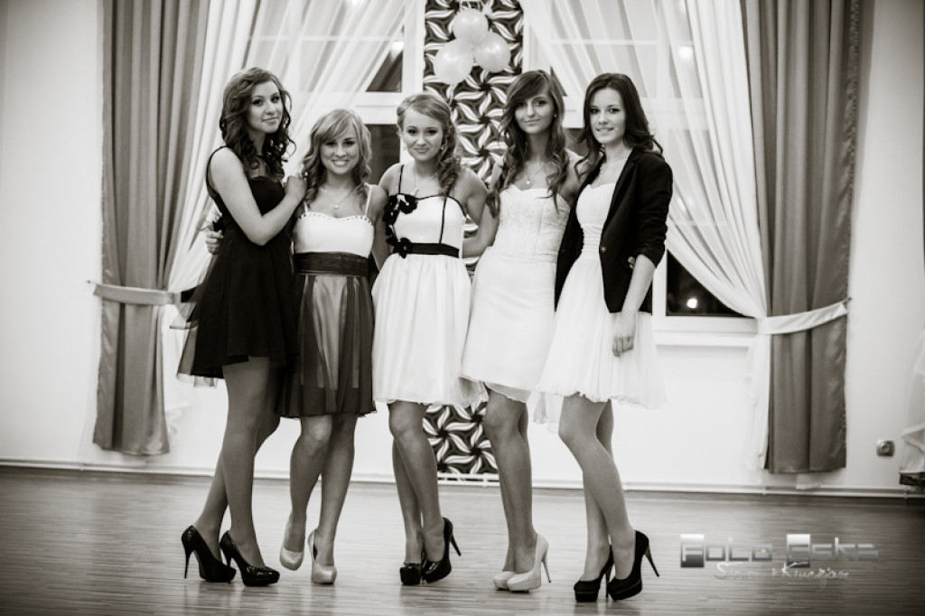 Licealiści ZS nr 1 im. KEN w Szczecinku na studniówce - fot. Sławomir Kłuciejasz www.FOTO-ESKA.pl