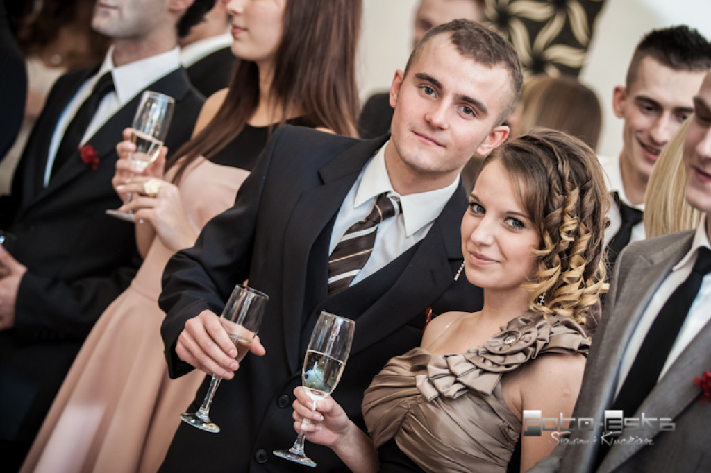 Licealiści ZS nr 1 im. KEN w Szczecinku na studniówce - fot. Sławomir Kłuciejasz www.FOTO-ESKA.pl