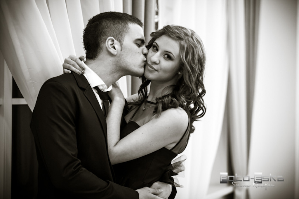 Licealiści ZS nr 1 im. KEN w Szczecinku na studniówce - fot. Sławomir Kłuciejasz www.FOTO-ESKA.pl