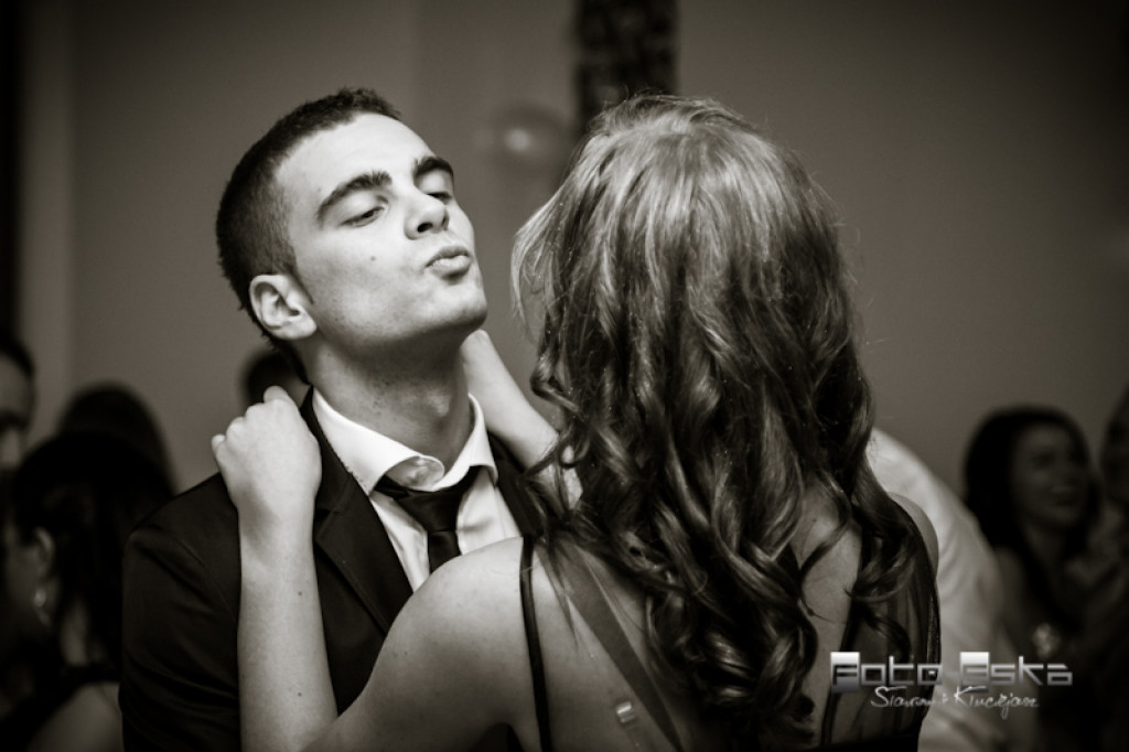 Licealiści ZS nr 1 im. KEN w Szczecinku na studniówce - fot. Sławomir Kłuciejasz www.FOTO-ESKA.pl