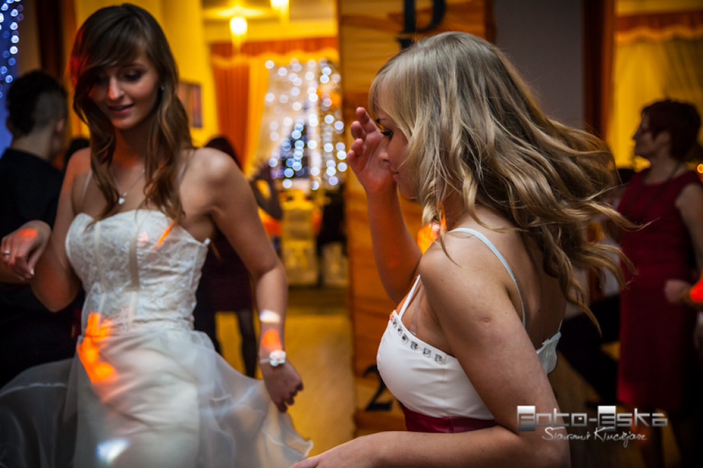 Licealiści ZS nr 1 im. KEN w Szczecinku na studniówce - fot. Sławomir Kłuciejasz www.FOTO-ESKA.pl