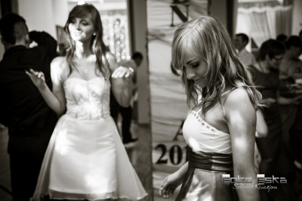 Licealiści ZS nr 1 im. KEN w Szczecinku na studniówce - fot. Sławomir Kłuciejasz www.FOTO-ESKA.pl