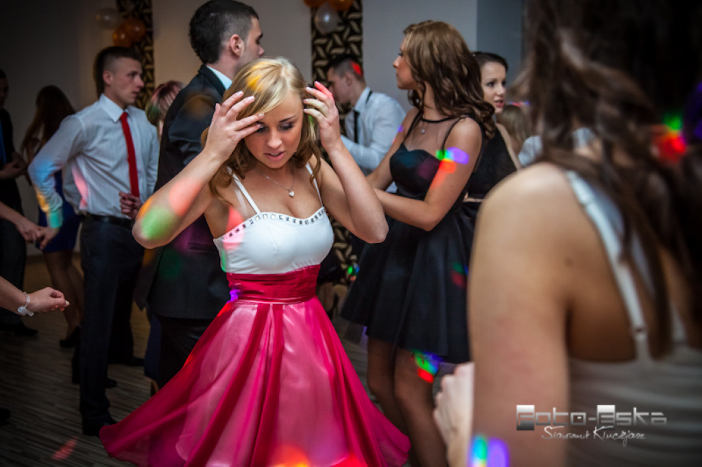 Licealiści ZS nr 1 im. KEN w Szczecinku na studniówce - fot. Sławomir Kłuciejasz www.FOTO-ESKA.pl