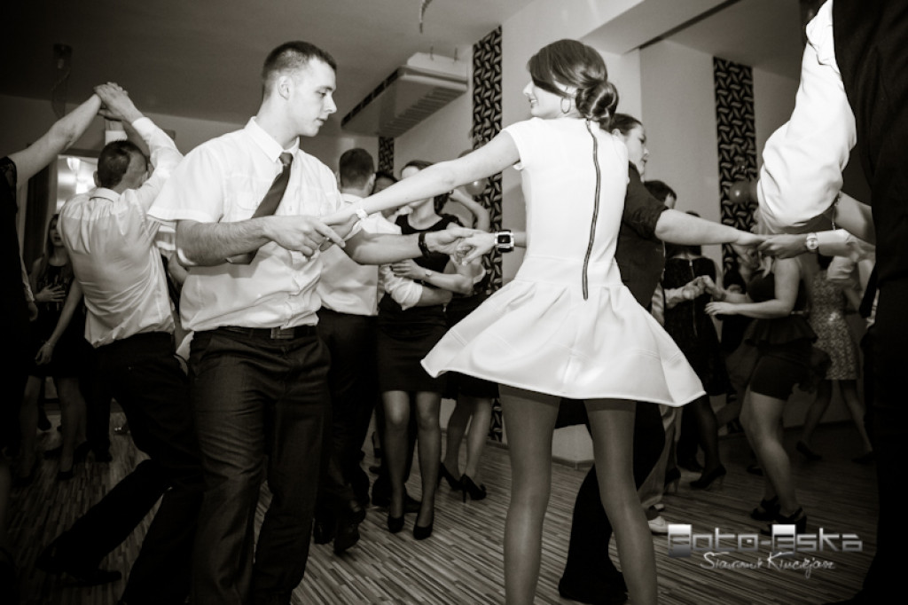 Licealiści ZS nr 1 im. KEN w Szczecinku na studniówce - fot. Sławomir Kłuciejasz www.FOTO-ESKA.pl