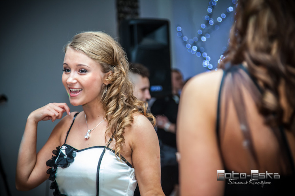 Licealiści ZS nr 1 im. KEN w Szczecinku na studniówce - fot. Sławomir Kłuciejasz www.FOTO-ESKA.pl