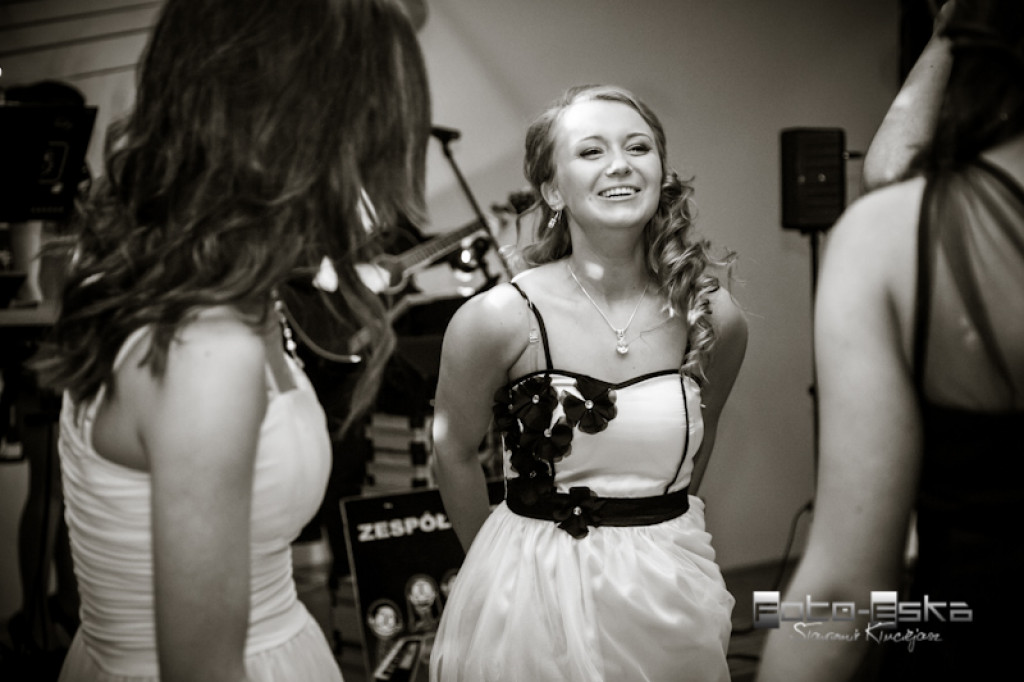 Licealiści ZS nr 1 im. KEN w Szczecinku na studniówce - fot. Sławomir Kłuciejasz www.FOTO-ESKA.pl