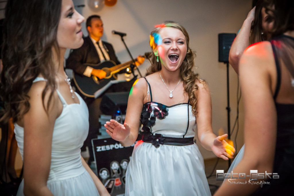 Licealiści ZS nr 1 im. KEN w Szczecinku na studniówce - fot. Sławomir Kłuciejasz www.FOTO-ESKA.pl