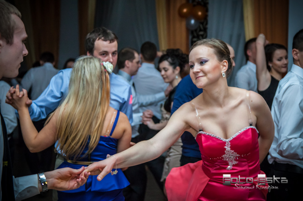 Licealiści ZS nr 1 im. KEN w Szczecinku na studniówce - fot. Sławomir Kłuciejasz www.FOTO-ESKA.pl