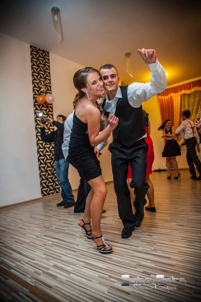 Licealiści ZS nr 1 im. KEN w Szczecinku na studniówce - fot. Sławomir Kłuciejasz www.FOTO-ESKA.pl