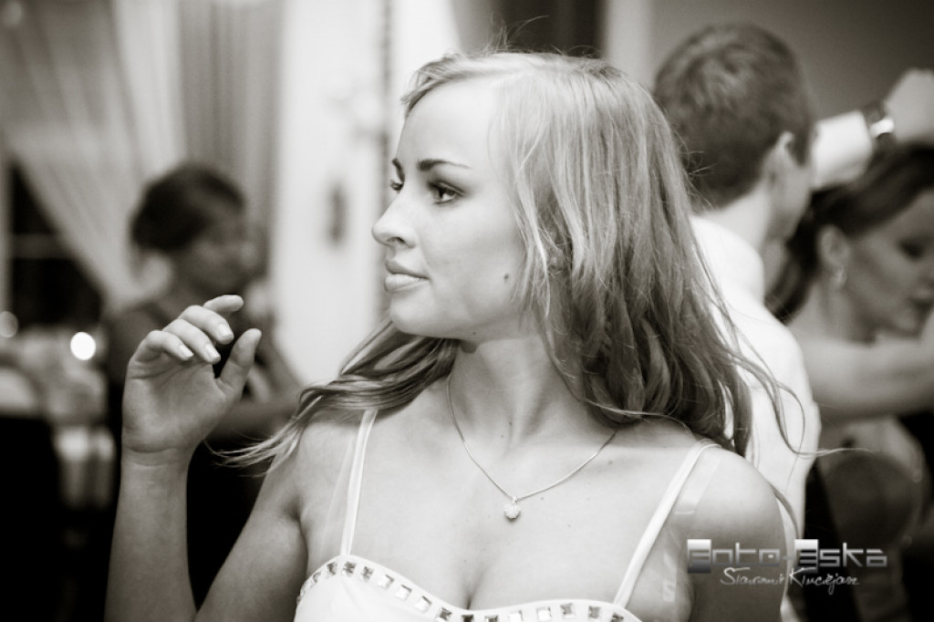 Licealiści ZS nr 1 im. KEN w Szczecinku na studniówce - fot. Sławomir Kłuciejasz www.FOTO-ESKA.pl