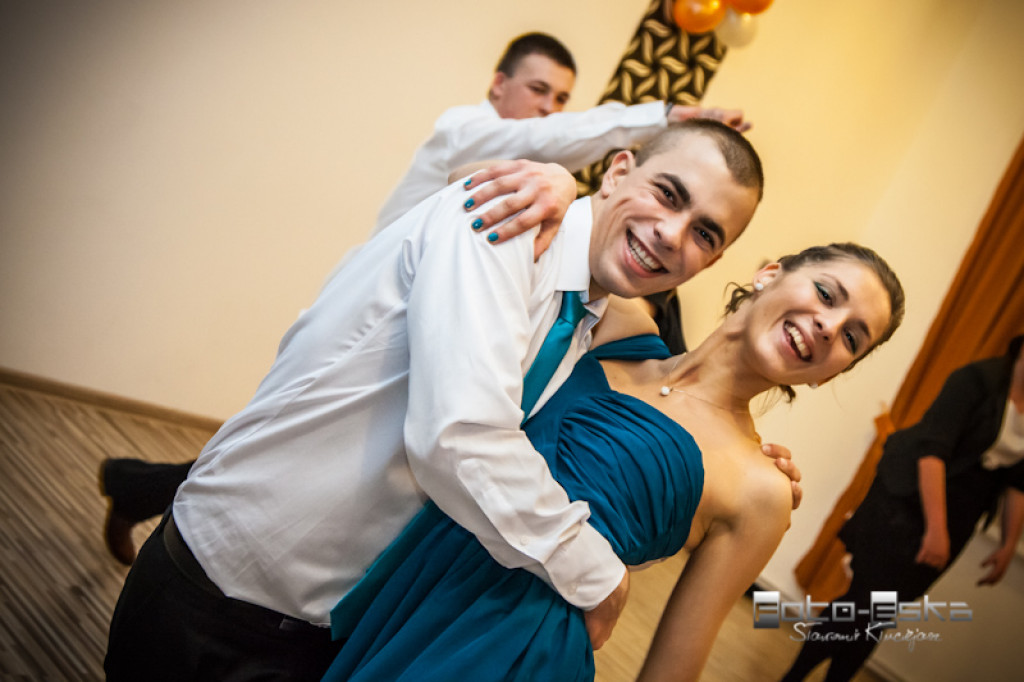 Licealiści ZS nr 1 im. KEN w Szczecinku na studniówce - fot. Sławomir Kłuciejasz www.FOTO-ESKA.pl