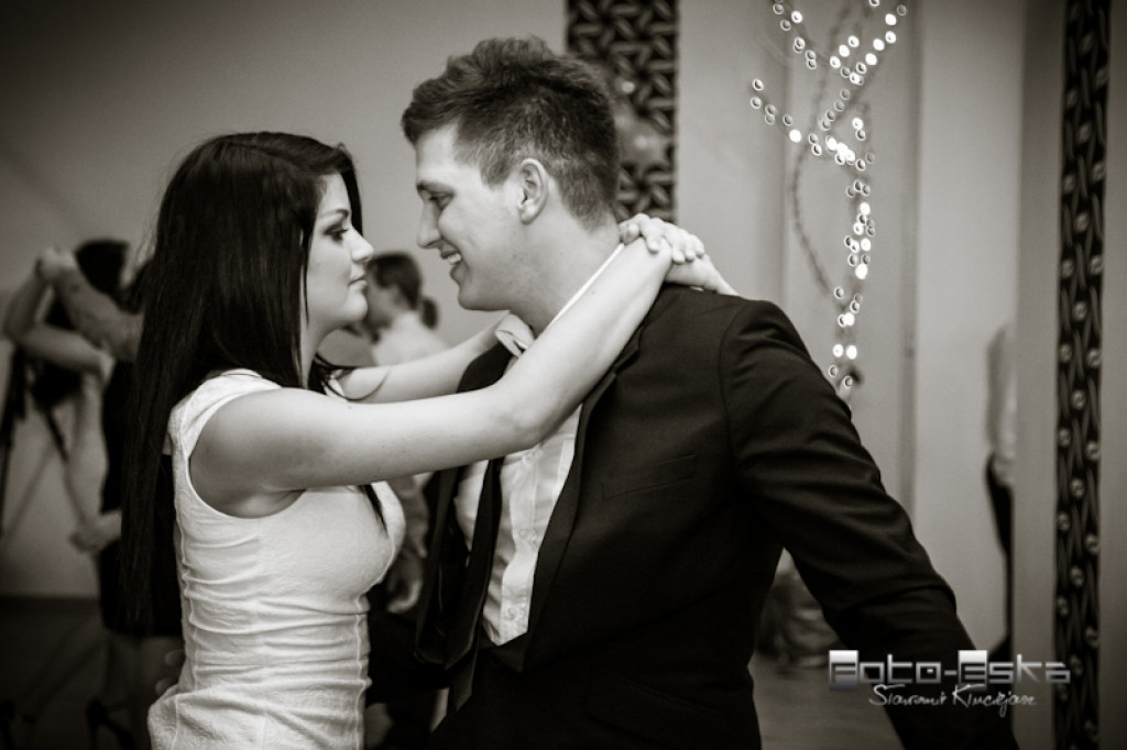 Licealiści ZS nr 1 im. KEN w Szczecinku na studniówce - fot. Sławomir Kłuciejasz www.FOTO-ESKA.pl