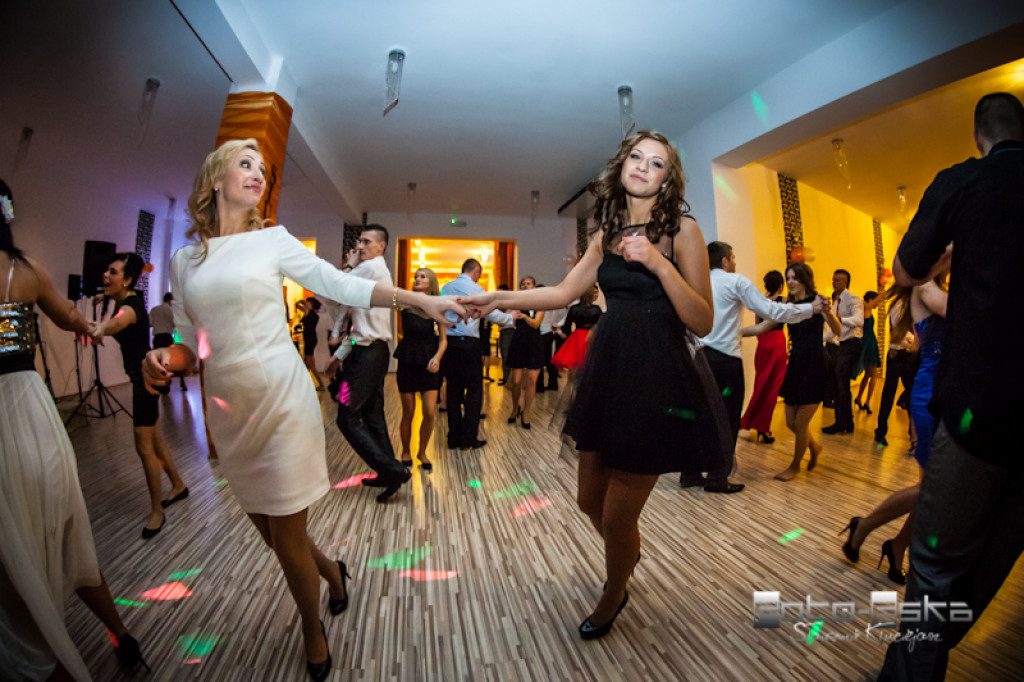 Licealiści ZS nr 1 im. KEN w Szczecinku na studniówce - fot. Sławomir Kłuciejasz www.FOTO-ESKA.pl