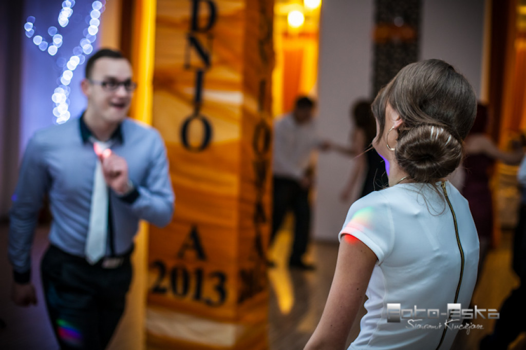 Licealiści ZS nr 1 im. KEN w Szczecinku na studniówce - fot. Sławomir Kłuciejasz www.FOTO-ESKA.pl