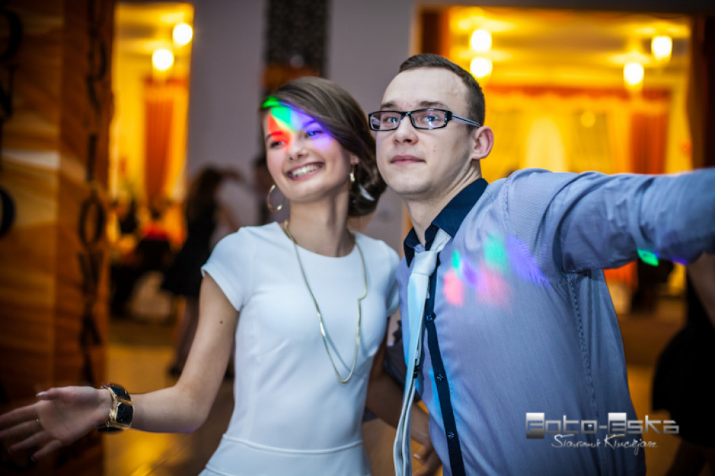 Licealiści ZS nr 1 im. KEN w Szczecinku na studniówce - fot. Sławomir Kłuciejasz www.FOTO-ESKA.pl