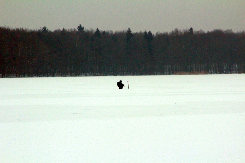 Wędkarze na lodzie