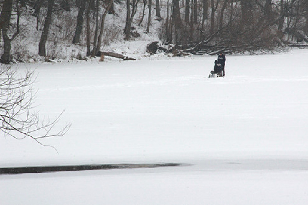 Wędkarze na lodzie