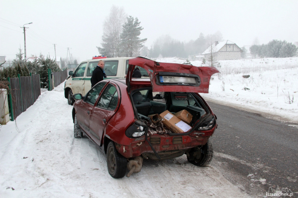 Bus wjechał w osobówkę koło Turowa