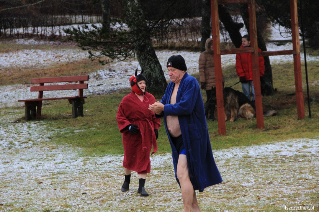 IV Zimowe zanurzenie w wodzie w Białym Borze