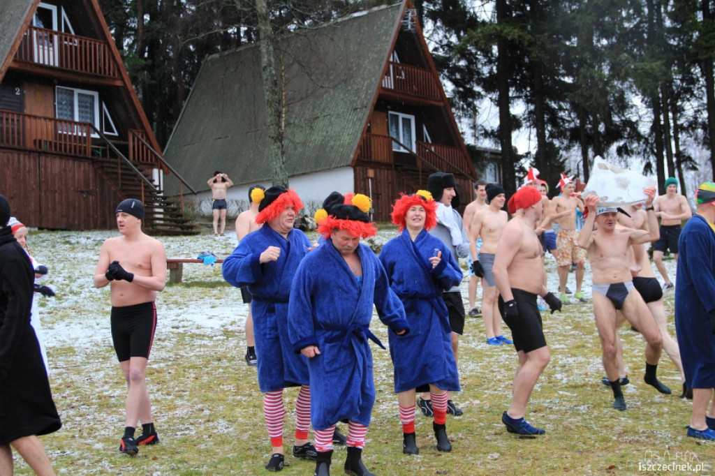 IV Zimowe zanurzenie w wodzie w Białym Borze